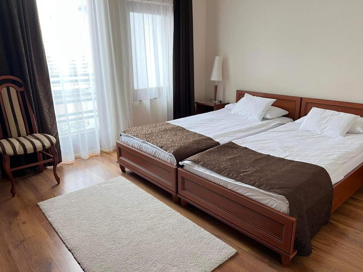 Brill Hotel Бекесксаба Екстериор снимка