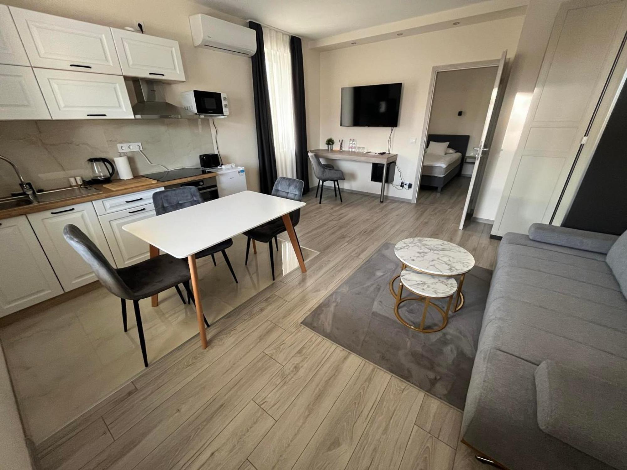 Brill Hotel Бекесксаба Екстериор снимка