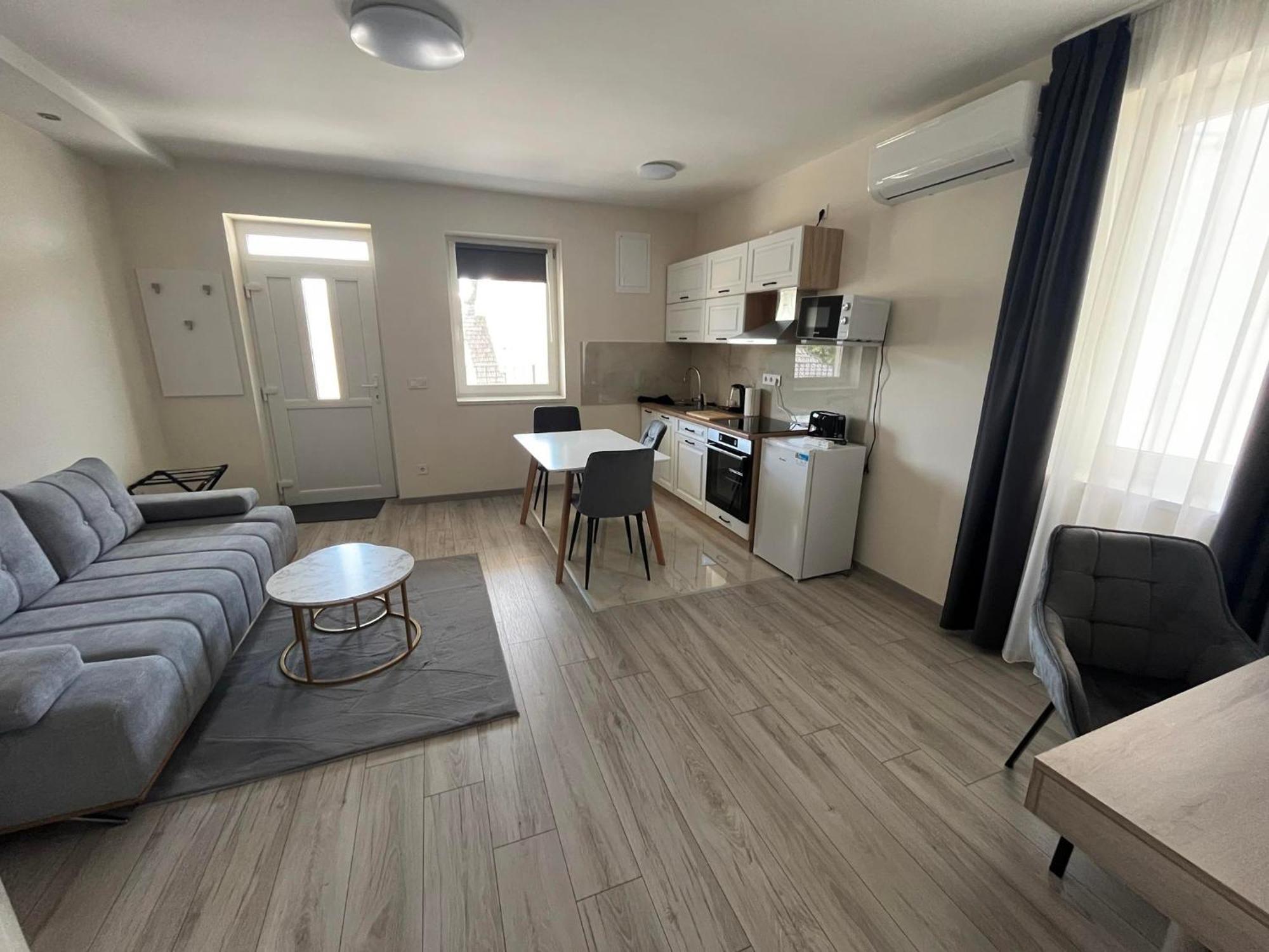 Brill Hotel Бекесксаба Екстериор снимка