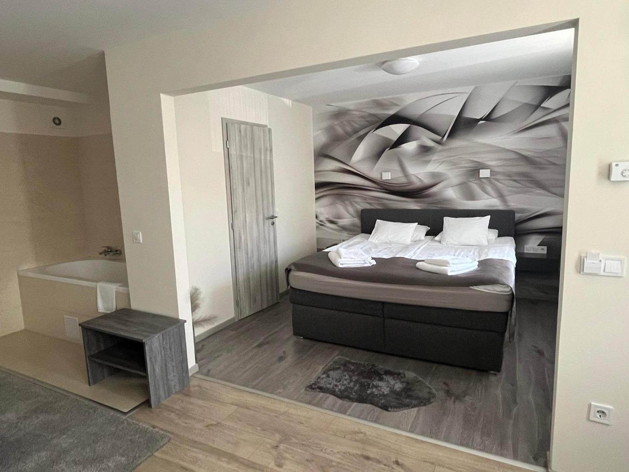 Brill Hotel Бекесксаба Екстериор снимка