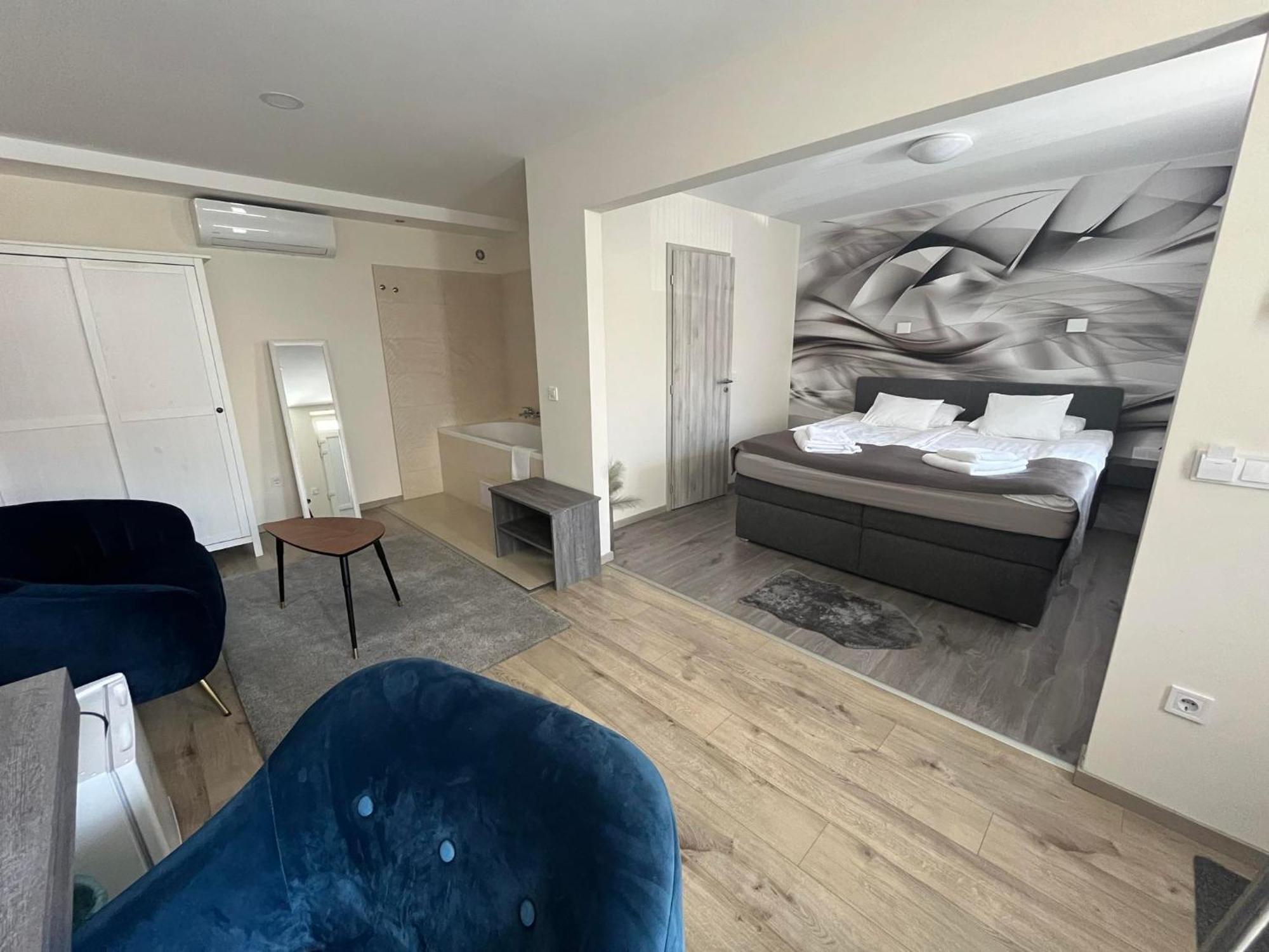 Brill Hotel Бекесксаба Екстериор снимка