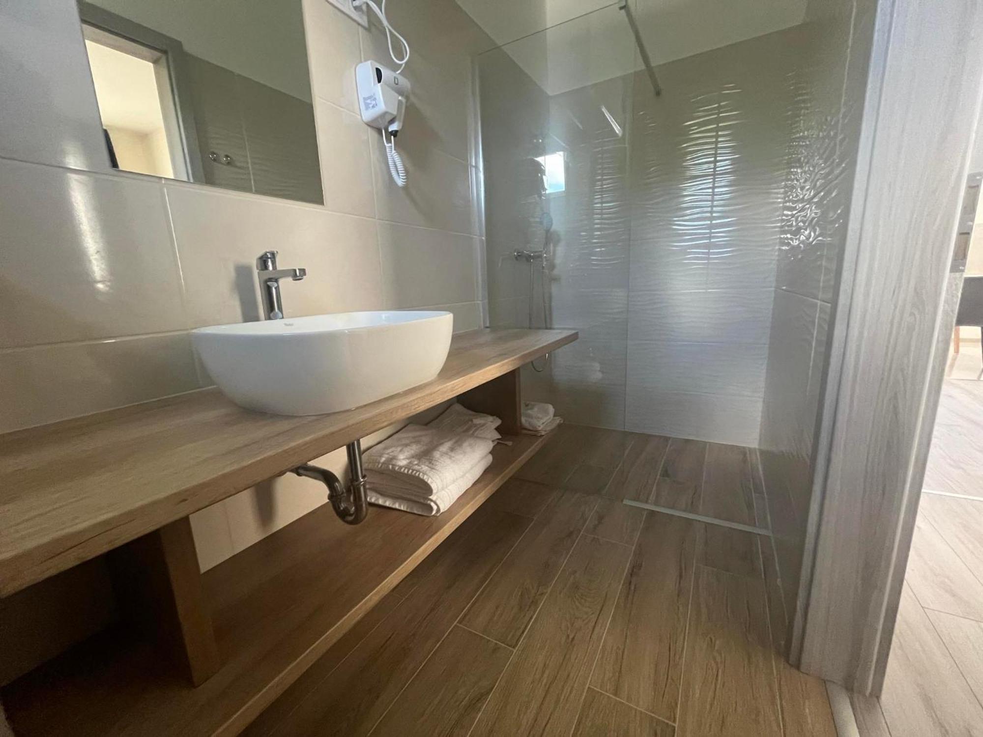 Brill Hotel Бекесксаба Екстериор снимка