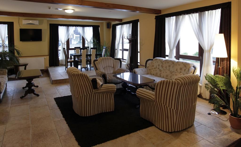 Brill Hotel Бекесксаба Екстериор снимка
